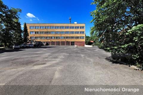 Duży kompleks budynków pod działalność gospodarczą