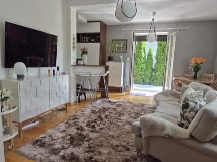 Luksusowy apartament z pieknym ogrodem