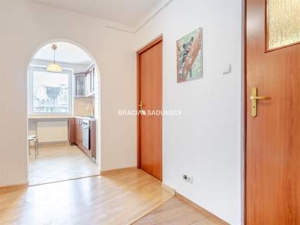 2 piętro, balkon, 3 pok., piwnica,zielono, parking