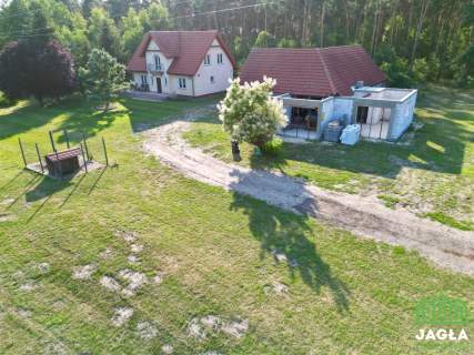 Posiadłość 200m2 z Własnym Stawem i Linią Lasu 1ha