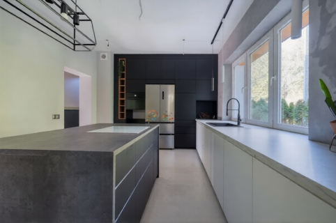 Dom 270m2 i Obiekt Usługowo-Medyczny 450m2 ul. Wycieczkowa