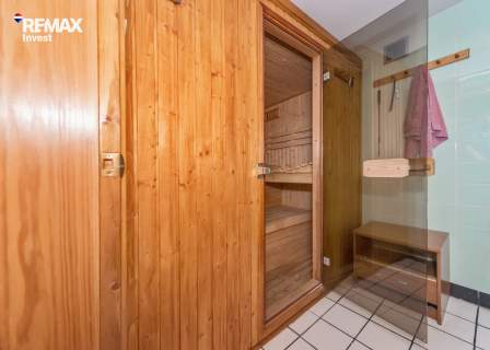 Basen, sauna, kort i 2578 m prywatności