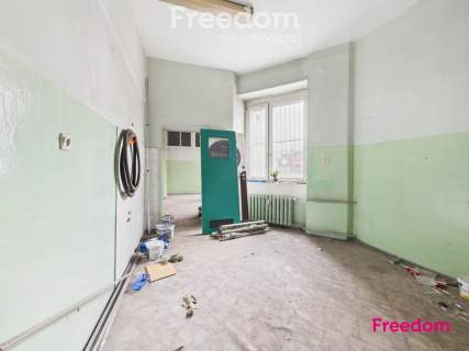 Lokal na parterze pod własny biznes