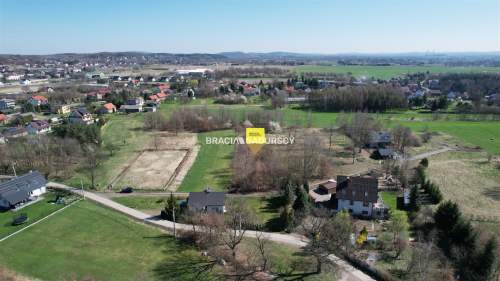 Działka budowlana 17 arów w Wołowicach