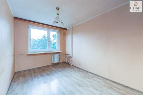 3-pokojowe mieszkanie z widokiem na korony drzew.