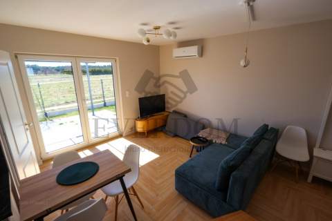 Dwupiętrowy apartament z ogródkiem i m.parkingowym