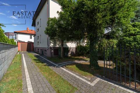 Dom wolnostojący 200 m z fotowoltaiką i garażem