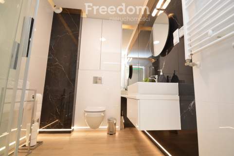 Nowy apartament z balkonem.