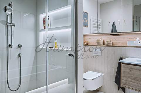 Nowoczesny apartament z dużym balkonem i recepcją