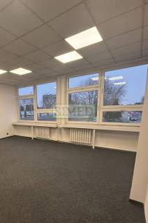 Parking,dobry dojazd,biurowiec,domofon,dostep24h