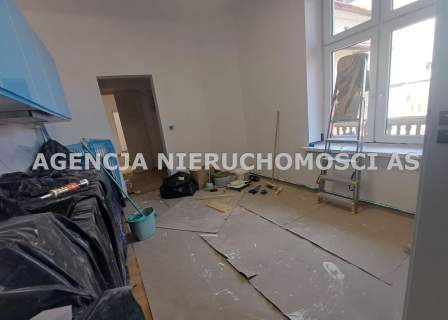 PRZESTRONNE W CENTRUM SKAWINY