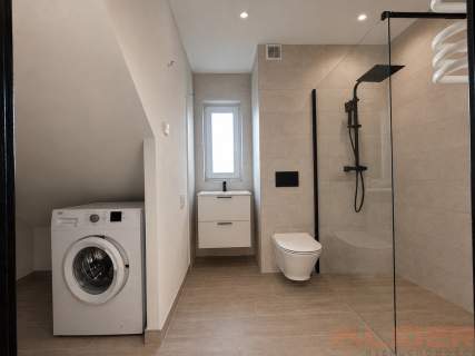 Dwupoziomowe, wyremontowane 53 m 2 balkony