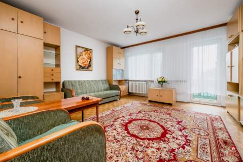 Przestronne 2 pokoje, pierwsze piętro