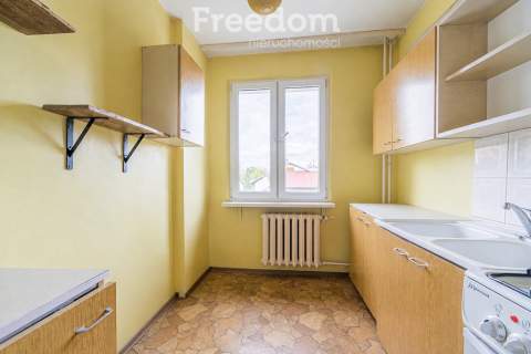 2-pokoje z dużym balkonem, piwnicą m. postojowe
