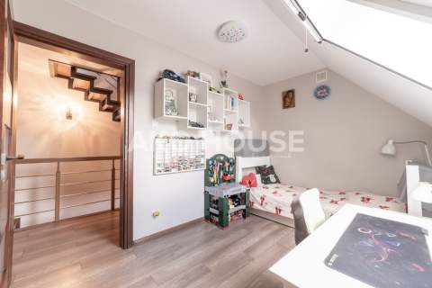 DOM szeregowy Ciołkowskiego Garaż Taras-20 m2