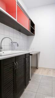 Lokal biurowy 42 m2 na parterze, miejsca postojowe