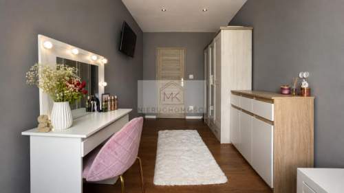 Mieszkanie 98,5 m2 3/4 pokoje Balkon 2 piwnice 
