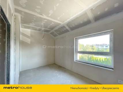 Nowe dwupoziomowe mieszkanie z balkonem.