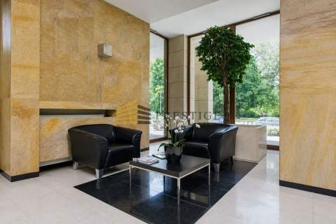 Klimatyzowany apartament z widokiem na park Patria