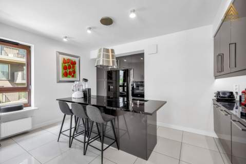 Jasny Apartament 77 m2 - 2 pok - Taras 65m2 - Wola