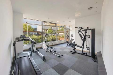 Ustawny, funkcjonalny apartament z dużym balkonem w pełni w