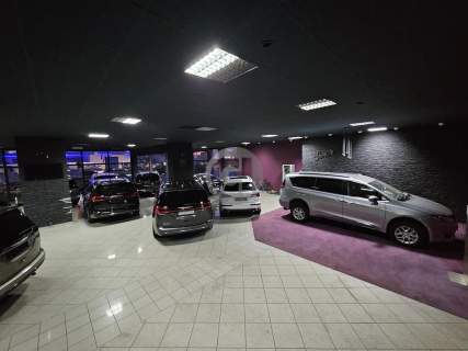 Salon samochodowy na wynajem 