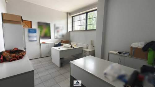 Magazyn 400 m2 z rampą i biurem, plac dla TIR