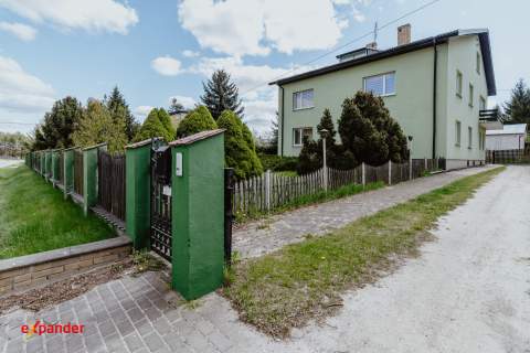 Dom z działką i budynkami gospodarczymi