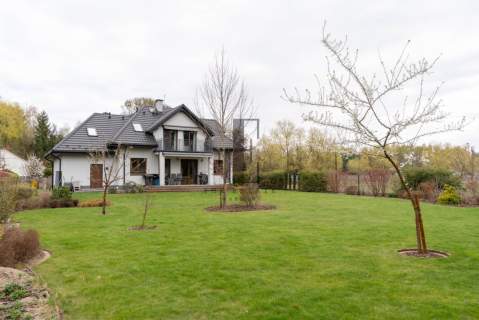 Dom wolnostojący 186 m2 na dużej działce 1603 m2