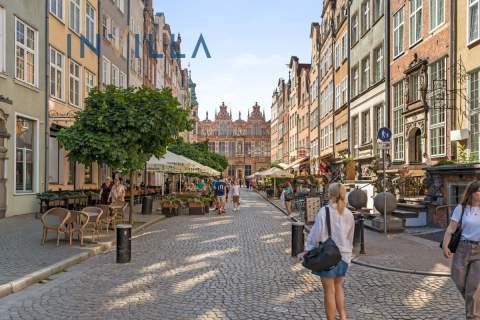 Gdańsk Piwna, zadbana kamienica, miejsce postojowe
