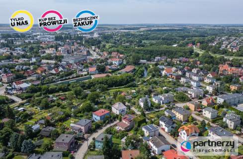 Rodzinny dom z klimatem i potencjałem- duży ogród