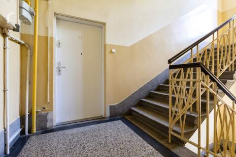 75 mkw po remoncie 3 pokoje z balkonem I piętro