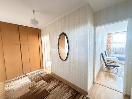Naprzeciw Sky Tower/balkon/pokoje od podwórza