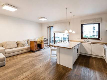  Elegant 3-Bedroom Apartment near Mokotów Park 