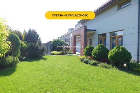 KOMFORTOWY DOM OTOCZONY ZIELENIĄ