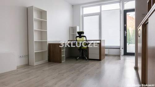 Lokal biurowy 42 m2 na parterze, miejsca postojowe
