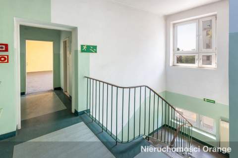 Budynek biurowy na dużej działce