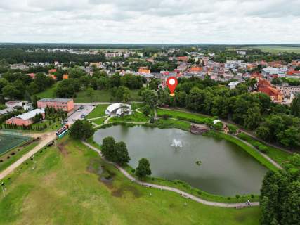 dom nad jeziorem Lidzbarskim obok amfiteatru