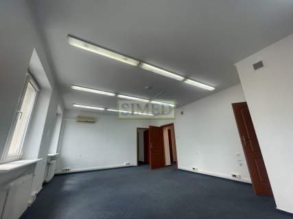 Bardzo widny,dwustronny lokal,recepcja,dostęp24h