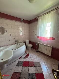 Dom wolnostojący 198m2 w spokojnej okolicy z zadbaną działką