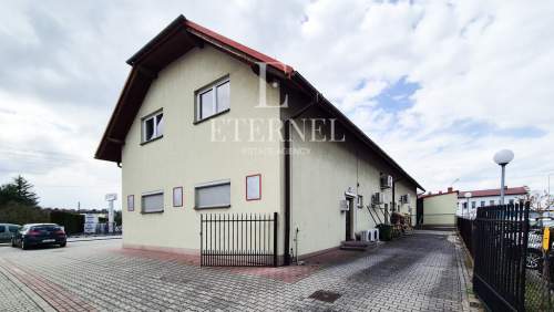 Dwupoziomowy lokal komercyjny 100m2 z parkingiem