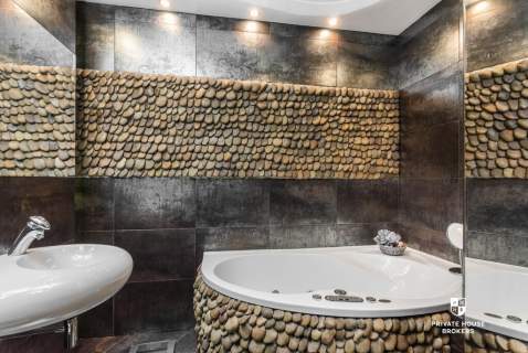 Apartament z pięknym ogrodem i kinem letnim