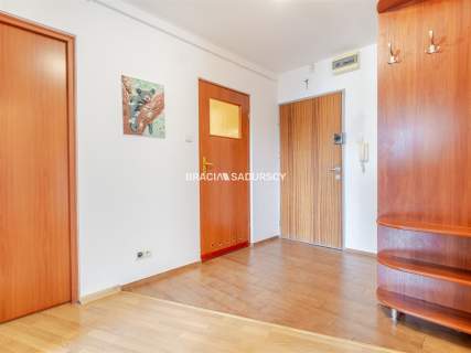 2 piętro, balkon, 3 pok., piwnica,zielono, parking