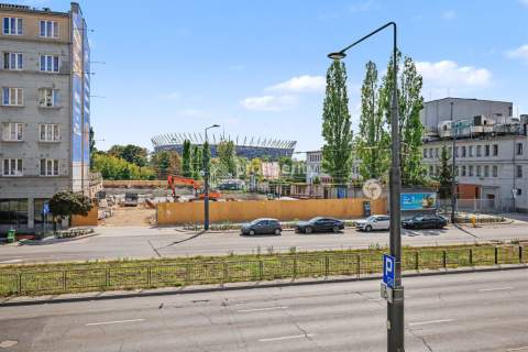 Inwestycyjny lokal usługowy 136 m przy metrze