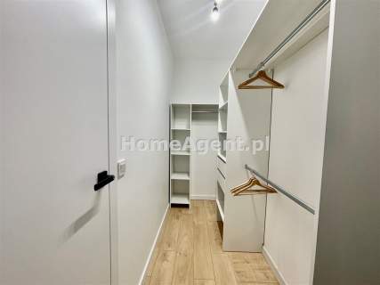 NOWY PIĘKNIE URZĄDZONY APARTAMENT Z OGRÓDKIEM 