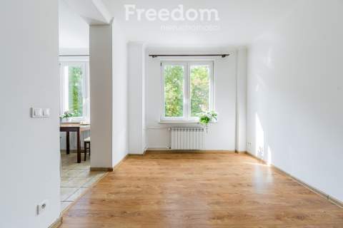 Kawalerka 23,80 m2 z oddzielną kuchnią.