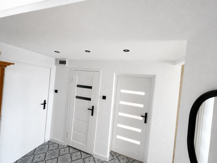 2 duże pokoje duży balkon winda gotowe do zamieszkania