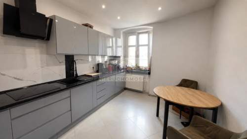 Mieszkanie 98,5 m2 3/4 pokoje Balkon 2 piwnice 