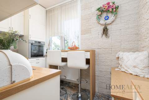 3 pokoje w zadbanej kamiennicy na Mokotowie