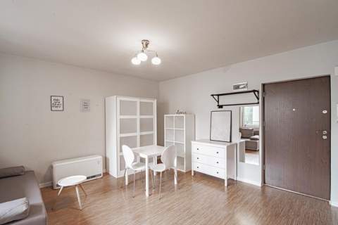 Jasna kawalerka, balkon komórka - Towarowa10